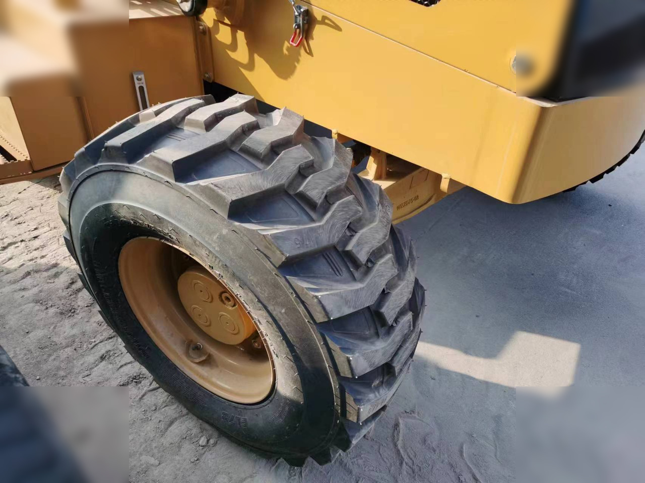 Tractopelle CATERPILLAR 420F: photos 8