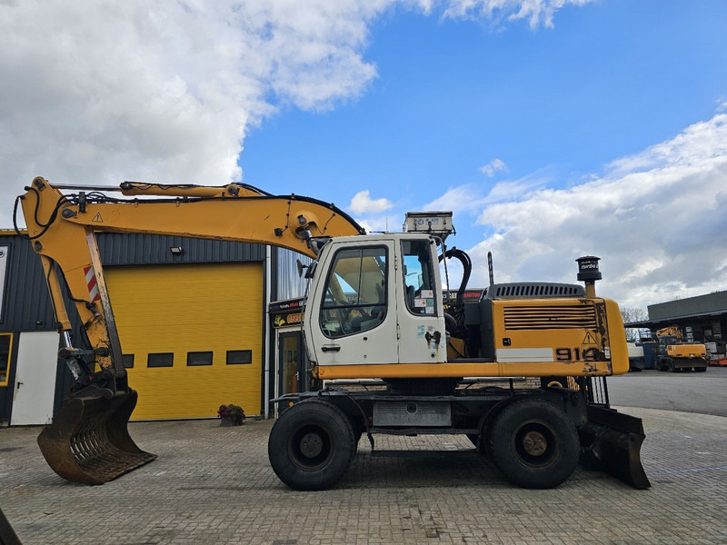 Liebherr A914 - Pelle sur pneus: photos 1 Liebherr A914 - Pelle sur pneus: photos 1