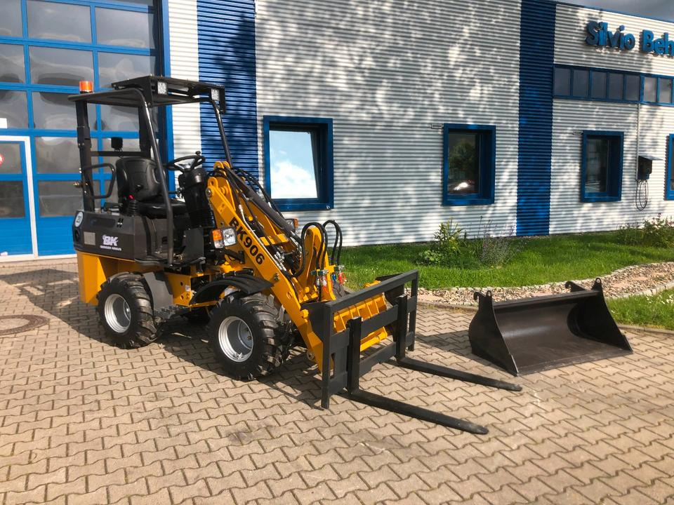 Radlader / Hoflader BK906 *INKL.19% MWST*PERKINS*BERGER KRAUS*GABELPAKET*CE*EURO - Valet de ferme: photos 1 Radlader / Hoflader BK906 *INKL.19% MWST*PERKINS*BERGER KRAUS*GABELPAKET*CE*EURO - Valet de ferme: photos 1