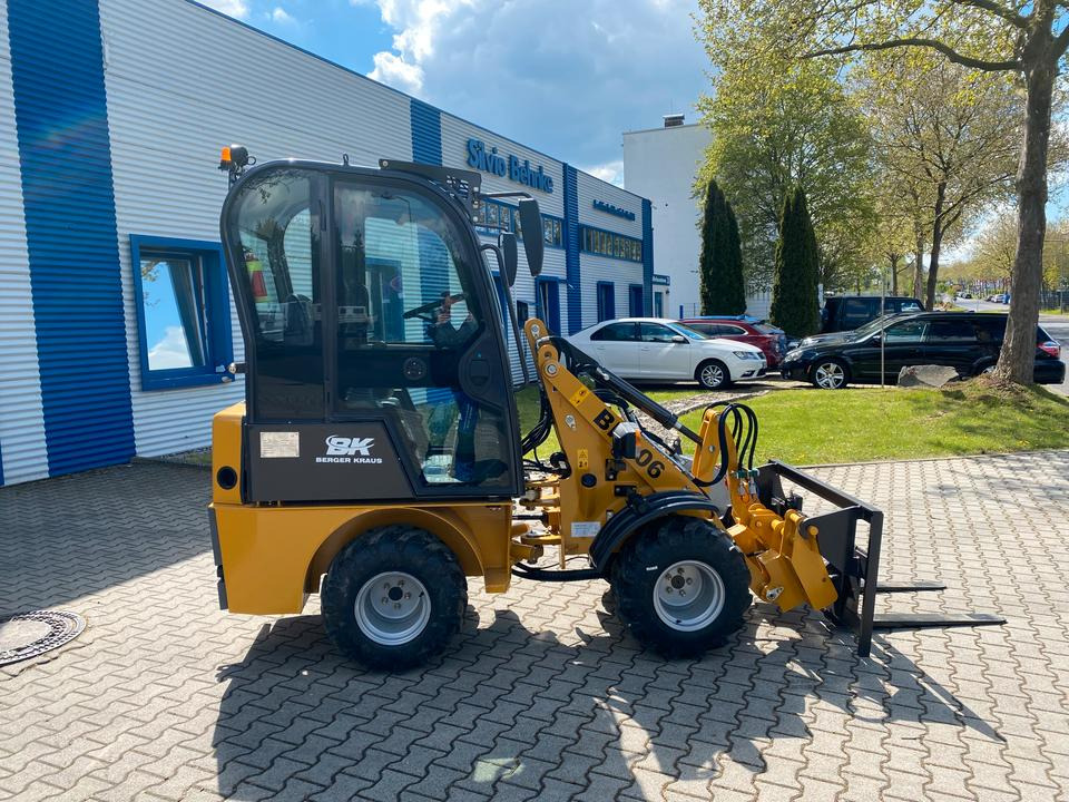 Radlader / Hoflader BK906 mit Kabine *INKL.19% MWST*PERKINS*BERGER KRAUS*GABELPAKET*CE*EURO* - Valet de ferme: photos 5 Radlader / Hoflader BK906 mit Kabine *INKL.19% MWST*PERKINS*BERGER KRAUS*GABELPAKET*CE*EURO* - Valet de ferme: photos 5