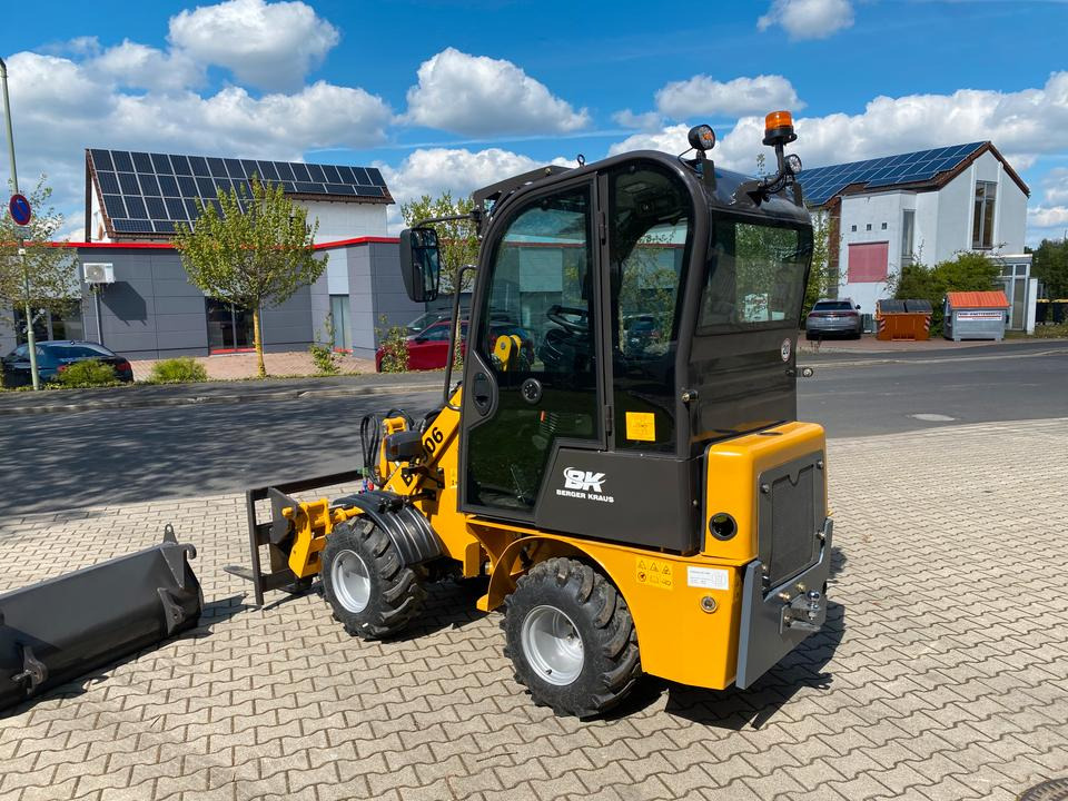 Radlader / Hoflader BK906 mit Kabine *INKL.19% MWST*PERKINS*BERGER KRAUS*GABELPAKET*CE*EURO* - Valet de ferme: photos 3 Radlader / Hoflader BK906 mit Kabine *INKL.19% MWST*PERKINS*BERGER KRAUS*GABELPAKET*CE*EURO* - Valet de ferme: photos 3