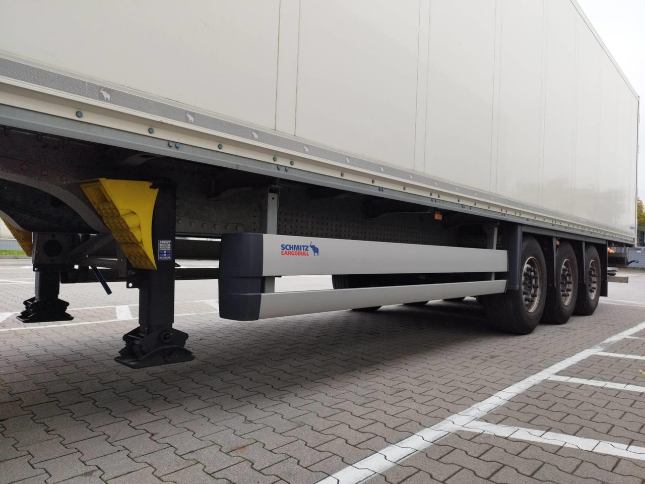 Schmitz Cargobull 3 axles xLiftachse - Semi-remorque isothermique: photos 3 Schmitz Cargobull 3 axles xLiftachse - Semi-remorque isothermique: photos 3