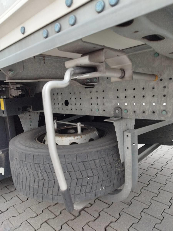 Schmitz Cargobull 3 axles xLiftachse - Semi-remorque isothermique: photos 4 Schmitz Cargobull 3 axles xLiftachse - Semi-remorque isothermique: photos 4