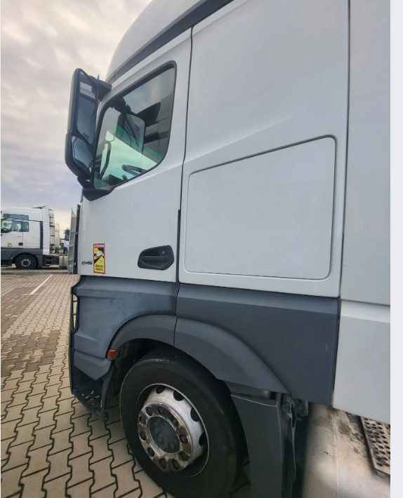 Mercedes-Benz ACTROS 1845 mega  WDF - Tracteur routier: photos 3 Mercedes-Benz ACTROS 1845 mega  WDF - Tracteur routier: photos 3