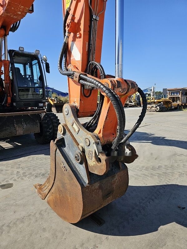 Pelle sur pneus Hitachi ZX190W-3: photos 19
