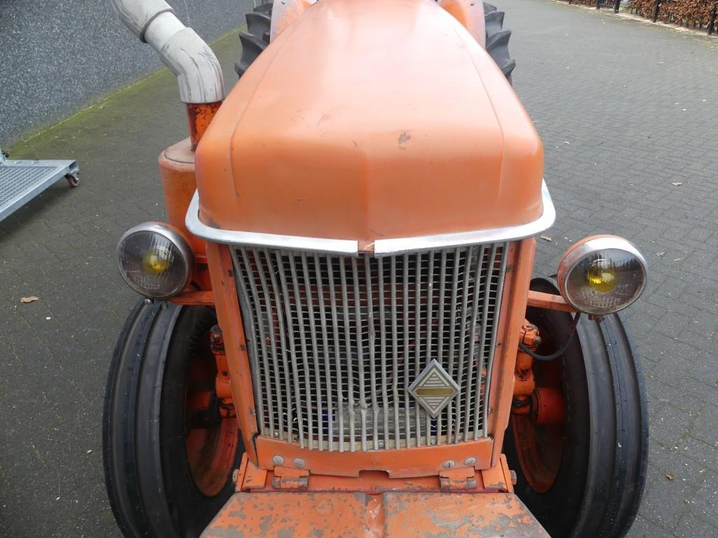 Tracteur agricole Renault Super 7 Vineyard: photos 25