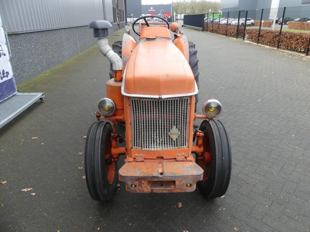 Tracteur agricole Renault Super 7 Vineyard: photos 24