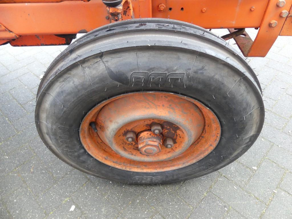Tracteur agricole Renault Super 7 Vineyard: photos 30