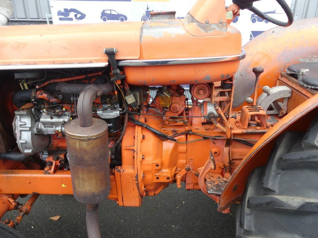 Tracteur agricole Renault Super 7 Vineyard: photos 20