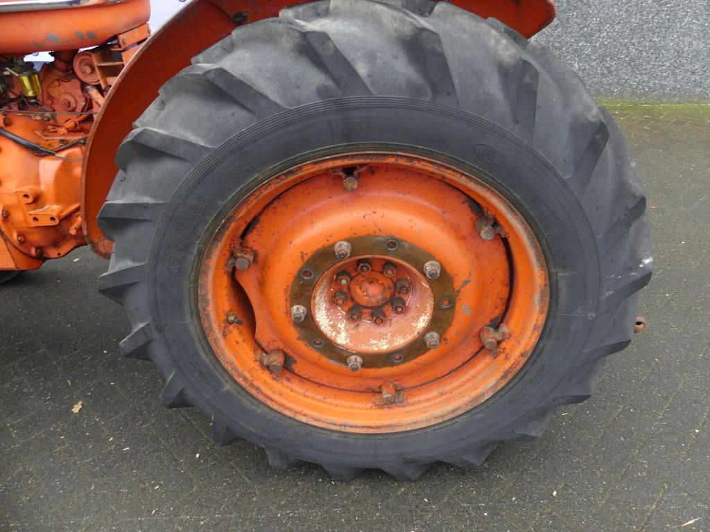 Tracteur agricole Renault Super 7 Vineyard: photos 11