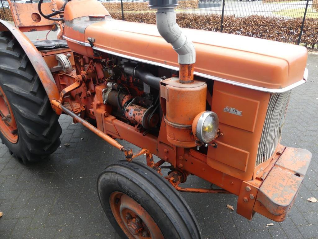 Tracteur agricole Renault Super 7 Vineyard: photos 29