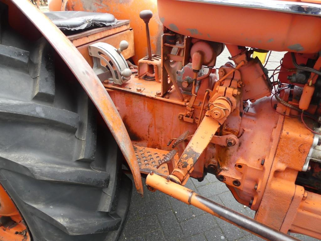 Tracteur agricole Renault Super 7 Vineyard: photos 33