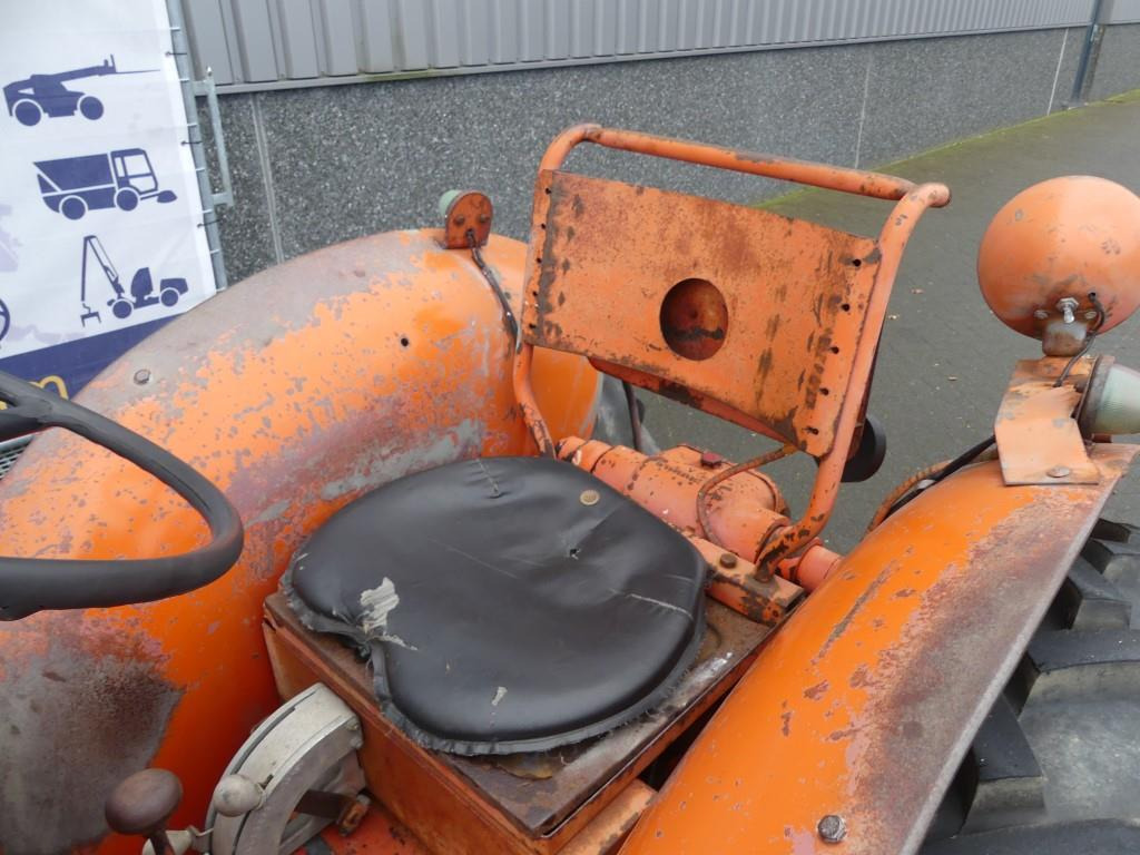 Tracteur agricole Renault Super 7 Vineyard: photos 19