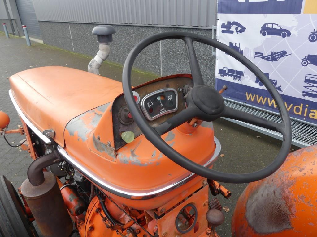 Tracteur agricole Renault Super 7 Vineyard: photos 15