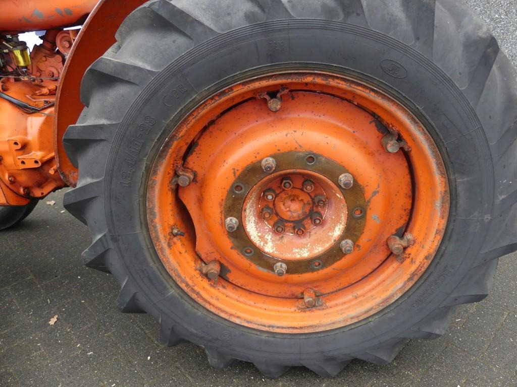 Tracteur agricole Renault Super 7 Vineyard: photos 13