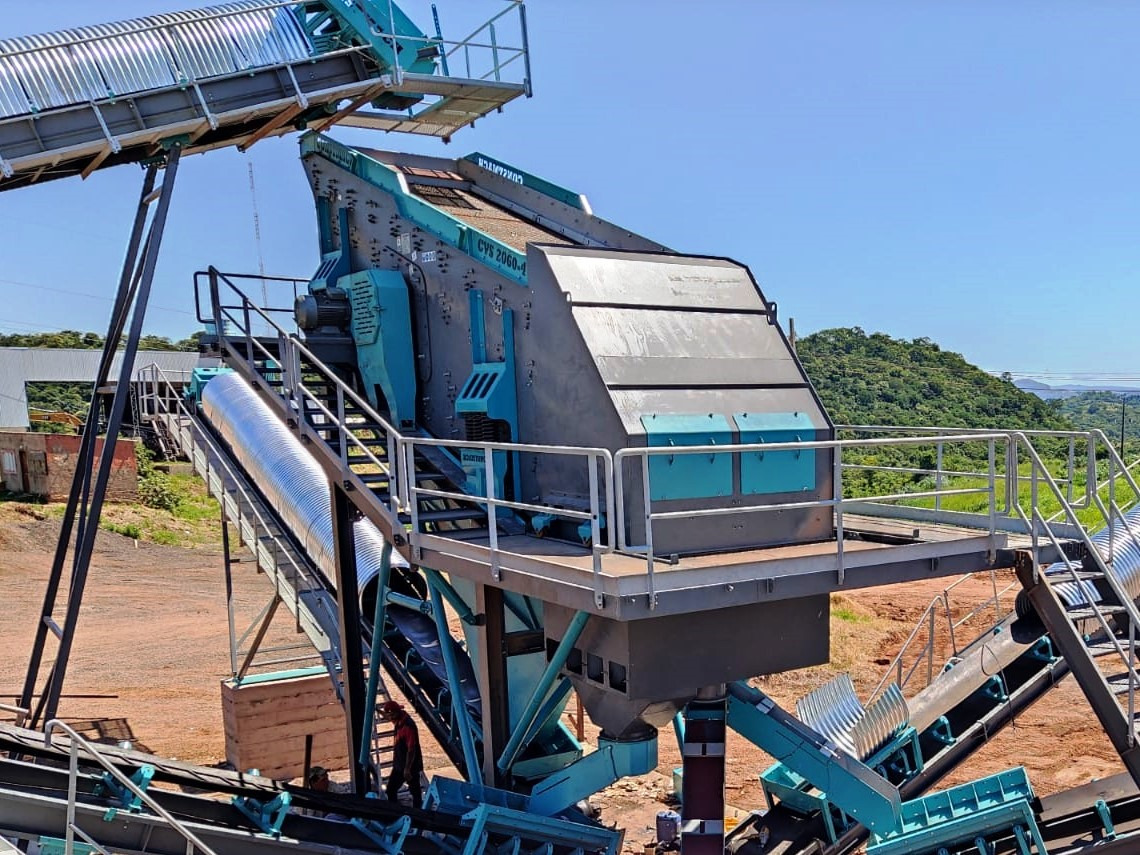 Constmach 2-3-4 Deck Vibrating Screen Systems 2 Years Warranty - Crible: photos 1 Constmach 2-3-4 Deck Vibrating Screen Systems 2 Years Warranty - Crible: photos 1