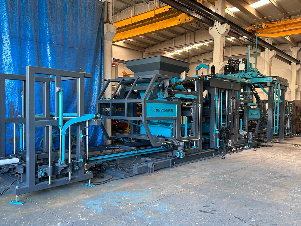 Constmach BS-25 Concrete Block Making Machine (Concrete Paving Machine) - Pondeuse à parpaing: photos 2 Constmach BS-25 Concrete Block Making Machine (Concrete Paving Machine) - Pondeuse à parpaing: photos 2