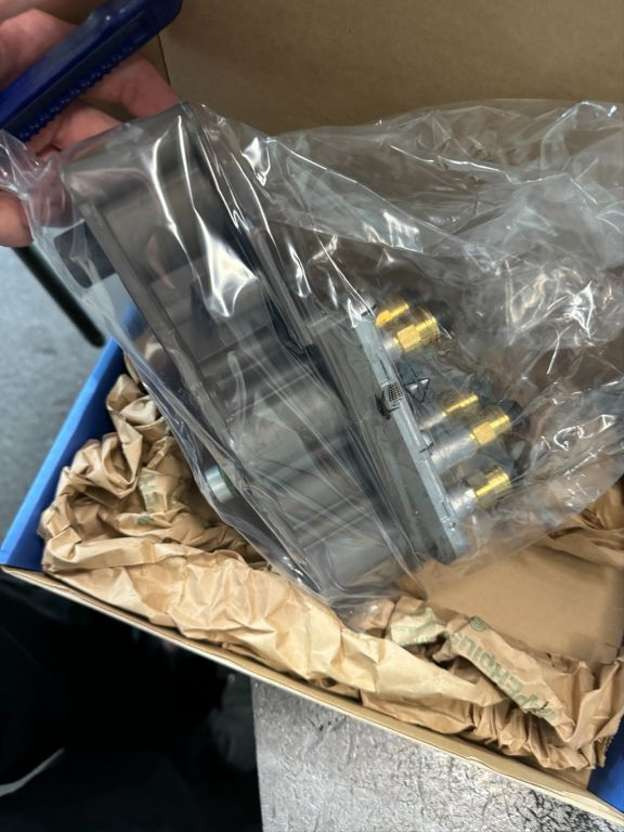ZF Ventilblock fr 16S Getriebe MAN Iveco - Valve pour Camion: photos 3 ZF Ventilblock fr 16S Getriebe MAN Iveco - Valve pour Camion: photos 3