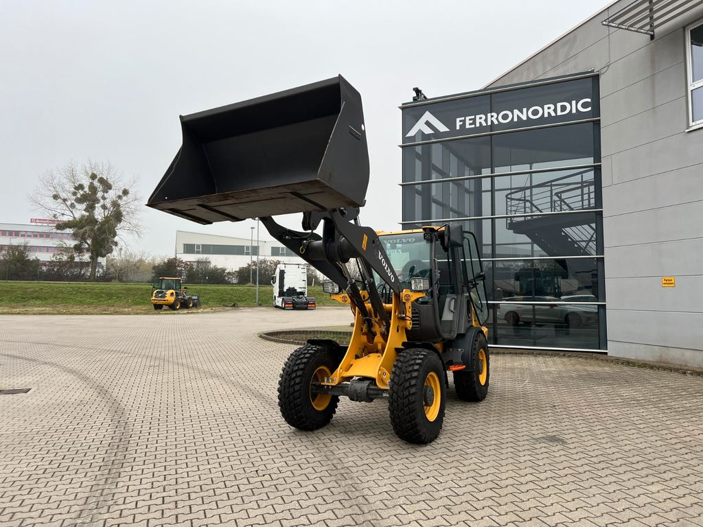 Chargeuse sur pneus Volvo JL25H Electric *Auch Miete: photos 21