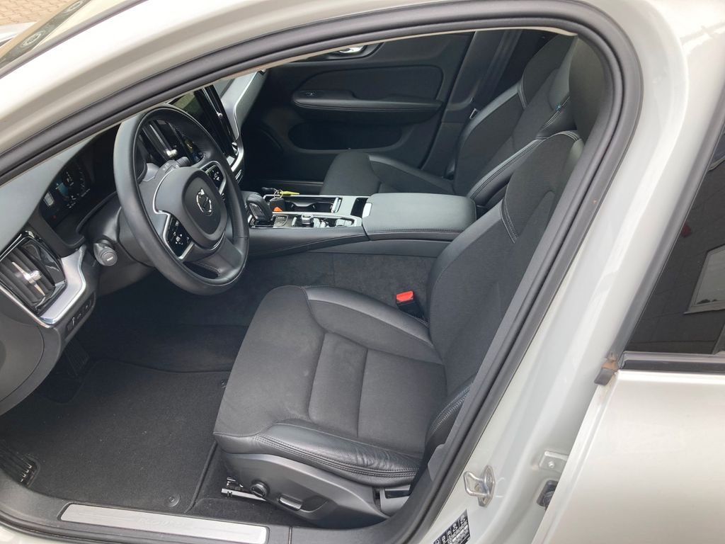 Volvo V60 T6 AWD R-Design Expression Recharge Plug-In Volvo V60 T6 AWD R-Design Expression Recharge Plug-In - Voiture break: photos 5 Volvo V60 T6 AWD R-Design Expression Recharge Plug-In Volvo V60 T6 AWD R-Design Expression Recharge Plug-In - Voiture break: photos 5