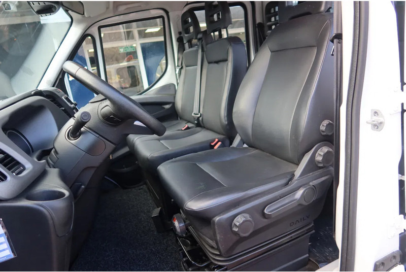 Iveco Daily 35C16 HI Matic Dubbele cabine open 7 persoons uitvoering. Dubbel lucht achter as. 3.0 L motor - Utilitaire plateau, Utilitaire double cabine: photos 4 Iveco Daily 35C16 HI Matic Dubbele cabine open 7 persoons uitvoering. Dubbel lucht achter as. 3.0 L motor - Utilitaire plateau, Utilitaire double cabine: photos 4