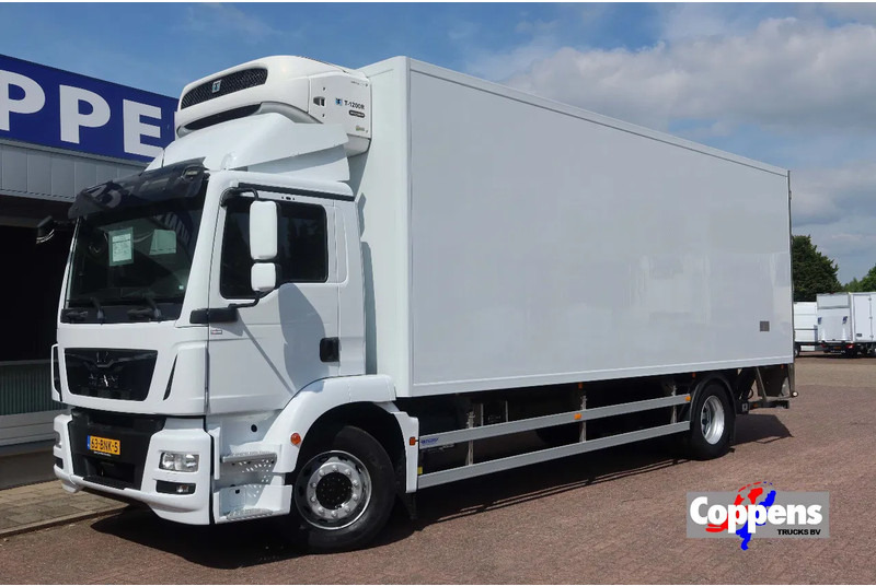 MAN TGM 18.250 Koel/Vries+ Klep Bi-Temp + movable wall - Camion frigorifique: photos 1 MAN TGM 18.250 Koel/Vries+ Klep Bi-Temp + movable wall - Camion frigorifique: photos 1