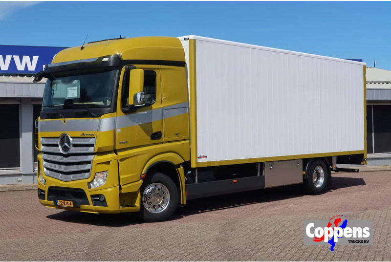 Mercedes-Benz Actros 1933 L Aluminium Bakwagen , Horse / tracing truck. Met deuren + 1 bed. - Camion fourgon: photos 1 Mercedes-Benz Actros 1933 L Aluminium Bakwagen , Horse / tracing truck. Met deuren + 1 bed. - Camion fourgon: photos 1