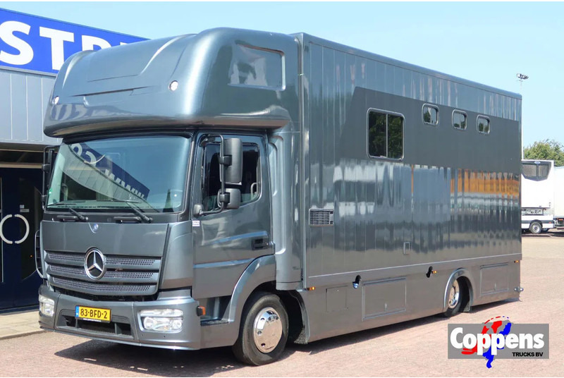 Mercedes-Benz Atego 816 L 3 Paarden/4 Ponies Nieuwe APK + nieuwe accu. - Camion chevaux: photos 1 Mercedes-Benz Atego 816 L 3 Paarden/4 Ponies Nieuwe APK + nieuwe accu. - Camion chevaux: photos 1