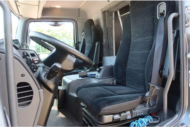 Mercedes-Benz Atego 816 L 3 Paarden/4 Ponies Nieuwe APK + nieuwe accu. - Camion chevaux: photos 5 Mercedes-Benz Atego 816 L 3 Paarden/4 Ponies Nieuwe APK + nieuwe accu. - Camion chevaux: photos 5