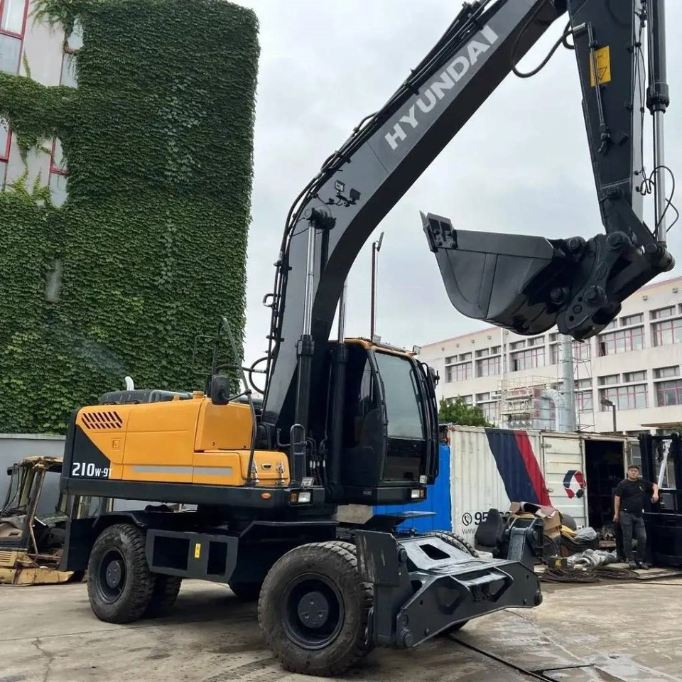 Hyundai R210W-9 - Pelle sur pneus: photos 2 Hyundai R210W-9 - Pelle sur pneus: photos 2