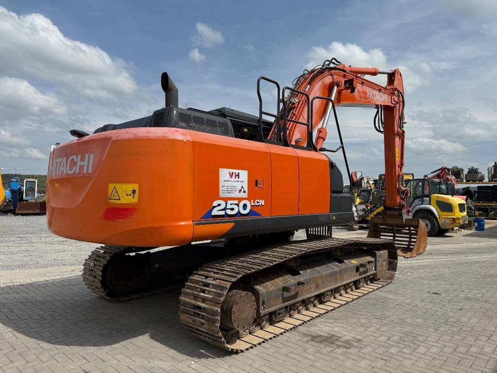 Hitachi ZX 250 LC N-6 - Pelle sur chenille: photos 5 Hitachi ZX 250 LC N-6 - Pelle sur chenille: photos 5