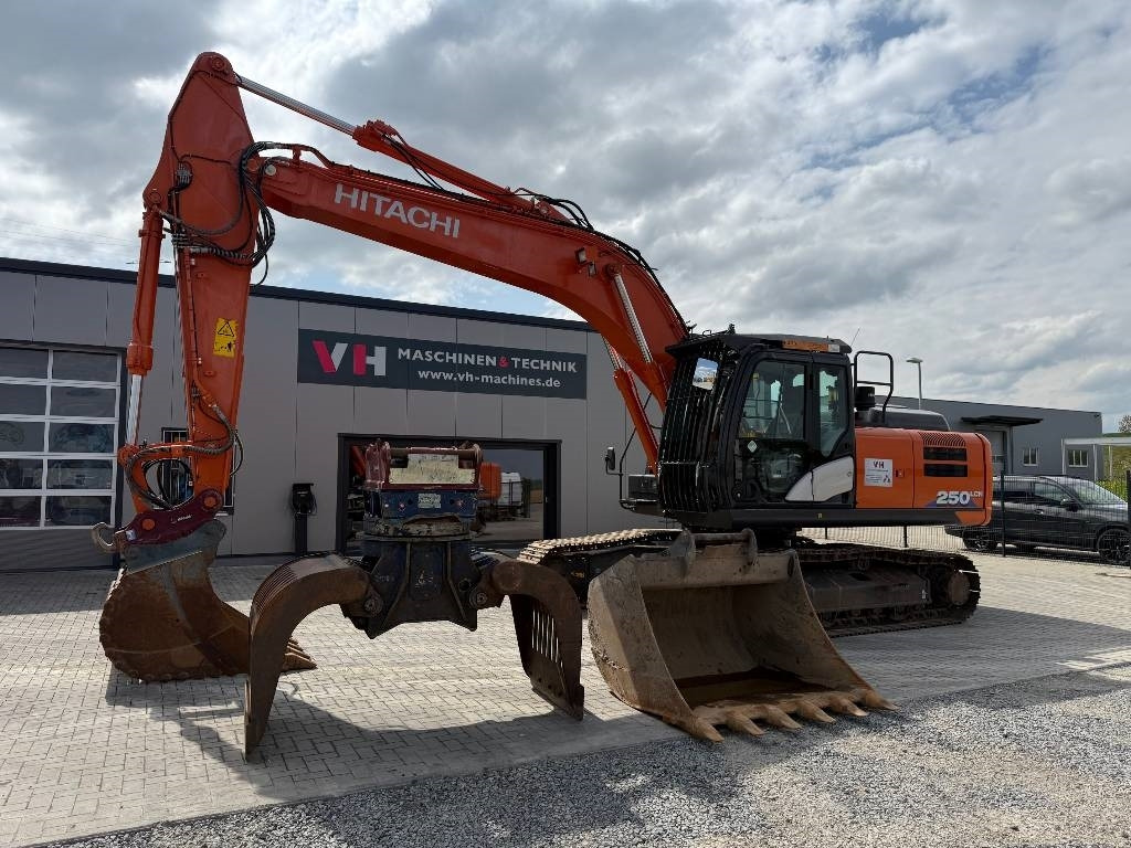 Hitachi ZX 250 LC N-6 - Pelle sur chenille: photos 1 Hitachi ZX 250 LC N-6 - Pelle sur chenille: photos 1
