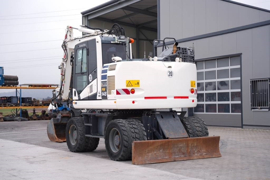 Komatsu PW 148-11 - Pelle sur pneus: photos 3 Komatsu PW 148-11 - Pelle sur pneus: photos 3