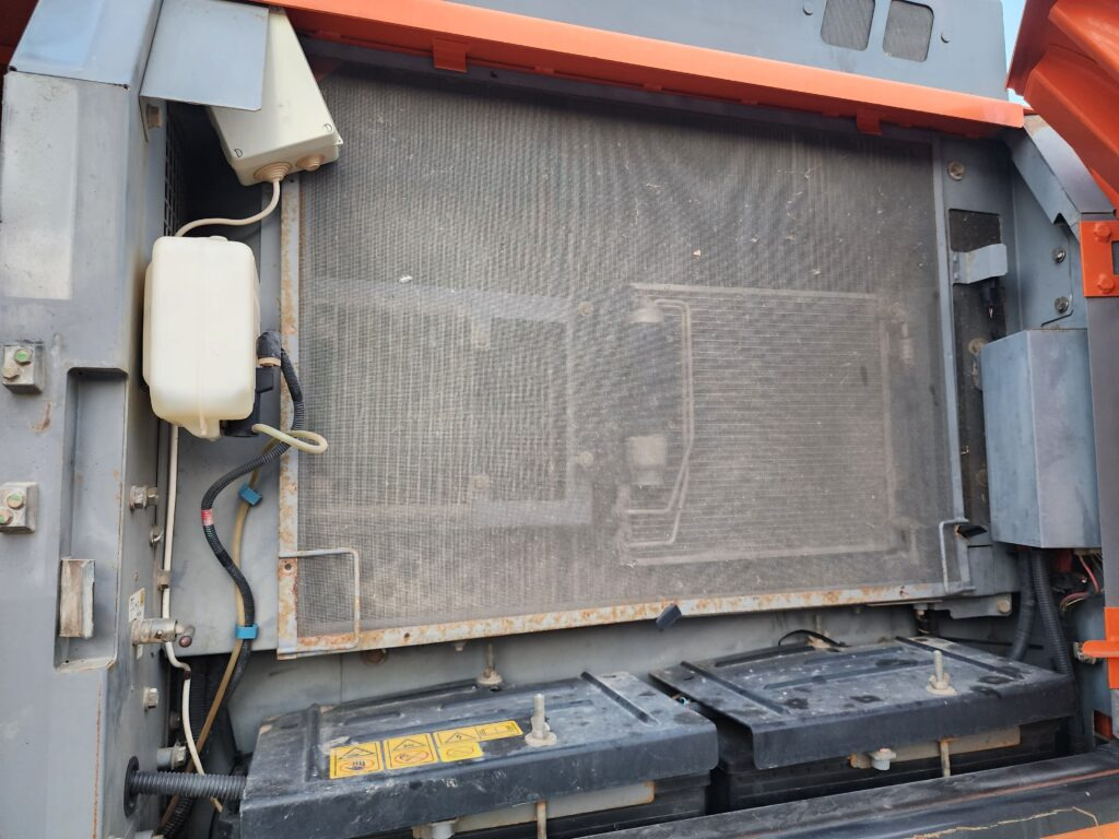 HITACHI ZX300LCN-6 - Pelle sur chenille: photos 5 HITACHI ZX300LCN-6 - Pelle sur chenille: photos 5