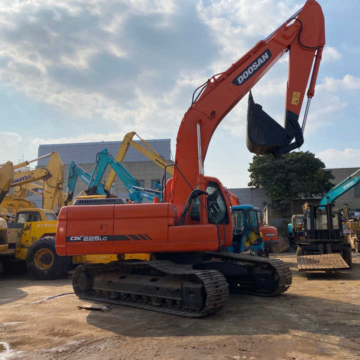 Best Selling DOOSAN excavator machine construction used machinery equipment dx225 DX60 DX70 DH60 DH220 used excavators in stock - Pelle: photos 1 Best Selling DOOSAN excavator machine construction used machinery equipment dx225 DX60 DX70 DH60 DH220 used excavators in stock - Pelle: photos 1
