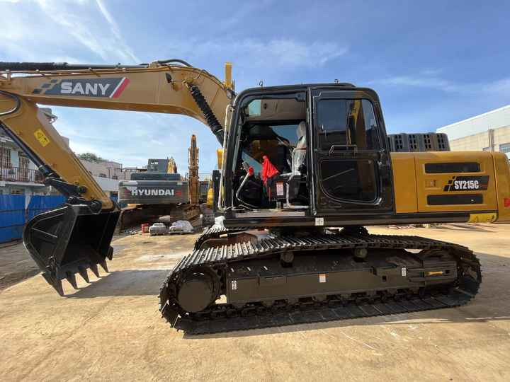 China brands good quality second-hand Sany SY215C excavator hydraulic crawler 21ton used sany 215 excavator - Pelle sur chenille: photos 2 China brands good quality second-hand Sany SY215C excavator hydraulic crawler 21ton used sany 215 excavator - Pelle sur chenille: photos 2