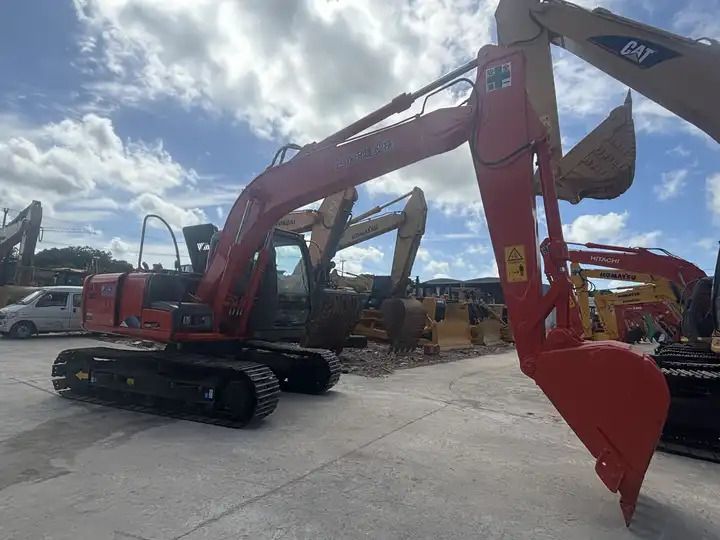 High Quality Original Landscaping Excavator Hitachi Zx120 Excavator With Thumb And Ditch Bucket In Shanghai - Pelle sur chenille: photos 3 High Quality Original Landscaping Excavator Hitachi Zx120 Excavator With Thumb And Ditch Bucket In Shanghai - Pelle sur chenille: photos 3
