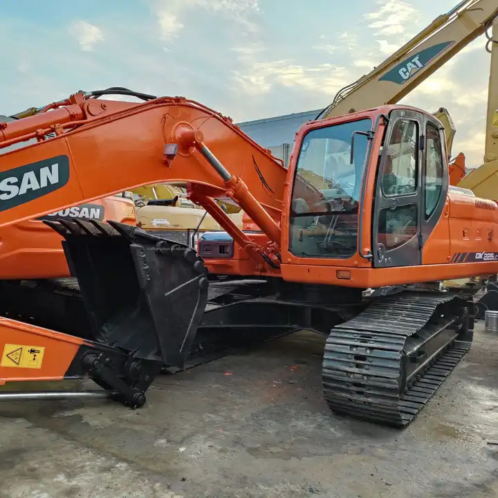 High Quality and Low price Used Doosan Dx60 Wheeled Excavator In Good Condition 6-ton Mini 6t Excavator for sale - Pelle sur chenille: photos 1 High Quality and Low price Used Doosan Dx60 Wheeled Excavator In Good Condition 6-ton Mini 6t Excavator for sale - Pelle sur chenille: photos 1