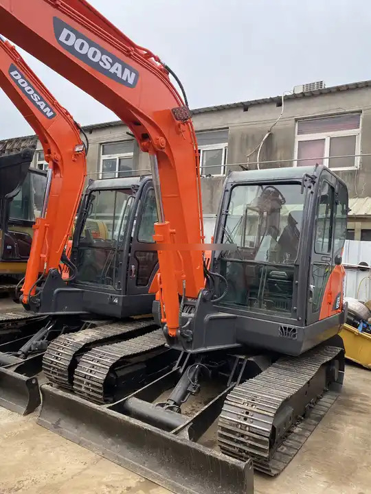 High Quality and Low price Used Doosan Dx60 Wheeled Excavator In Good Condition 6-ton Mini 6t Excavator for sale - Pelle sur chenille: photos 5 High Quality and Low price Used Doosan Dx60 Wheeled Excavator In Good Condition 6-ton Mini 6t Excavator for sale - Pelle sur chenille: photos 5