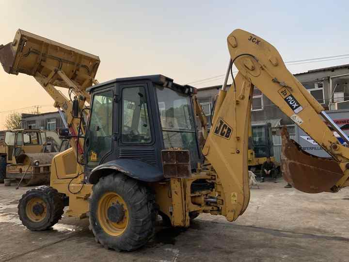JCB 3cX backhoe loader manufactured in 2022 with telescopic boom JCB3CX JCB4CX JCB 3DX - Tractopelle: photos 5 JCB 3cX backhoe loader manufactured in 2022 with telescopic boom JCB3CX JCB4CX JCB 3DX - Tractopelle: photos 5