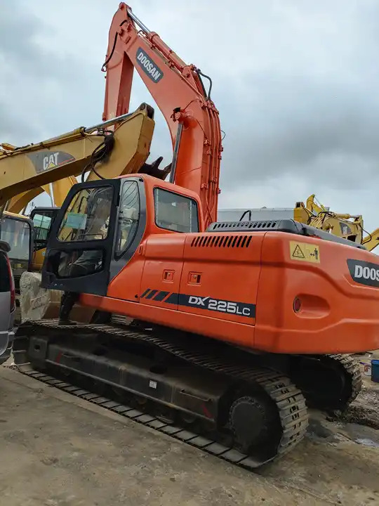 Korea Used Excavator 20ton Doosan Dx225 Dx220 Dx200 Hydraulic Crawler Second Hand Doosan 20ton 22ton Excavator - Pelle: photos 3 Korea Used Excavator 20ton Doosan Dx225 Dx220 Dx200 Hydraulic Crawler Second Hand Doosan 20ton 22ton Excavator - Pelle: photos 3
