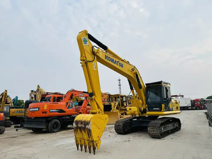 Original Japan Used Crawler Excavator Komatsu Pc200lc-7 Pc220lc-7 A/c Cabin In Shanghai - Pelle sur chenille: photos 4 Original Japan Used Crawler Excavator Komatsu Pc200lc-7 Pc220lc-7 A/c Cabin In Shanghai - Pelle sur chenille: photos 4