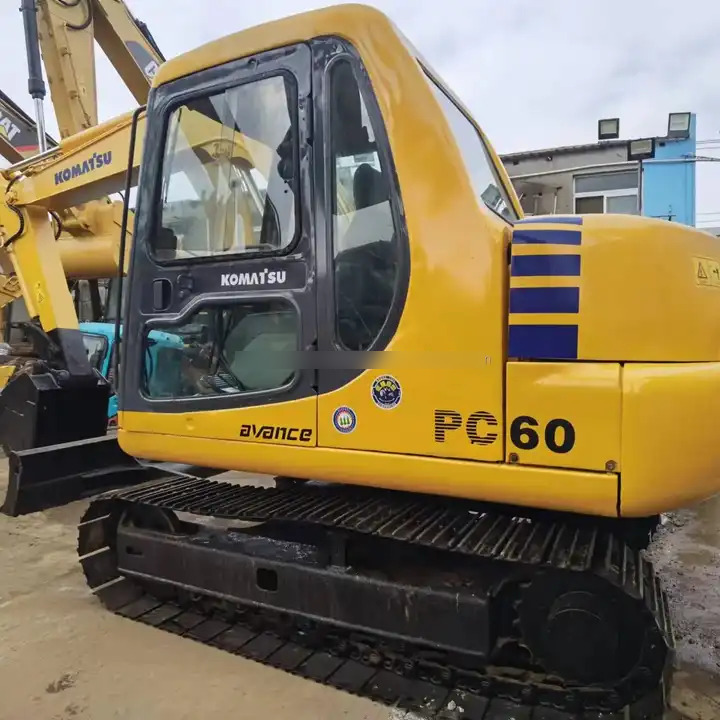 Second hand Komatsu PC60-7 excavator in good condition for sale - Pelle sur chenille: photos 1 Second hand Komatsu PC60-7 excavator in good condition for sale - Pelle sur chenille: photos 1