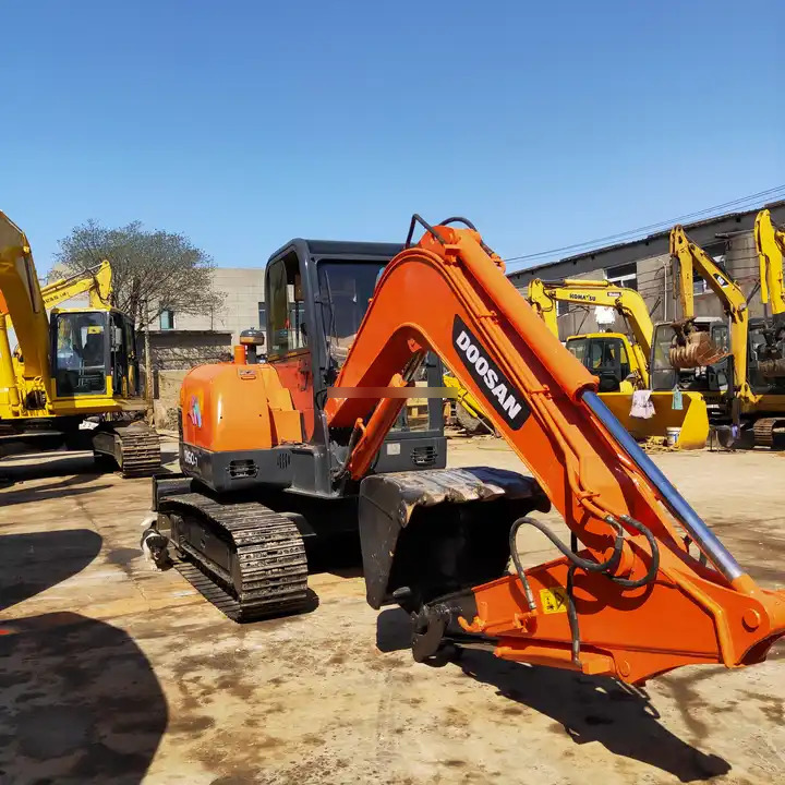 Used Doosan Machinery for Sale Mini excavator DH55-V DH60-7 for sale Fast Delivery Competitive Price Digger Hydraulic Excavator - Pelle sur chenille: photos 3 Used Doosan Machinery for Sale Mini excavator DH55-V DH60-7 for sale Fast Delivery Competitive Price Digger Hydraulic Excavator - Pelle sur chenille: photos 3