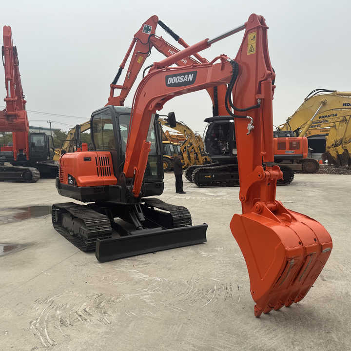 Used Excavator Doosan Dx60 Dx80 Dx75 Excavators Machinery Doosan Dx60 Dx80 Dx75 Dx225 Good Condition Low Price - Pelle sur chenille: photos 1 Used Excavator Doosan Dx60 Dx80 Dx75 Excavators Machinery Doosan Dx60 Dx80 Dx75 Dx225 Good Condition Low Price - Pelle sur chenille: photos 1