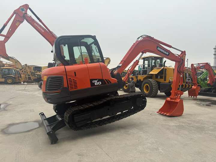 Used Excavator Doosan Dx60 Dx80 Dx75 Excavators Machinery Doosan Dx60 Dx80 Dx75 Dx225 Good Condition Low Price - Pelle sur chenille: photos 4 Used Excavator Doosan Dx60 Dx80 Dx75 Excavators Machinery Doosan Dx60 Dx80 Dx75 Dx225 Good Condition Low Price - Pelle sur chenille: photos 4