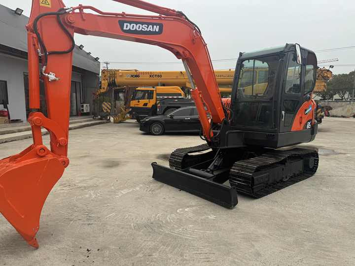 Used Excavator Good Condition Low Price Doosan Dx60 Excavators Machinery Doosan Dx60 Dx80 Dx75 Dx225 - Pelle sur chenille: photos 2 Used Excavator Good Condition Low Price Doosan Dx60 Excavators Machinery Doosan Dx60 Dx80 Dx75 Dx225 - Pelle sur chenille: photos 2