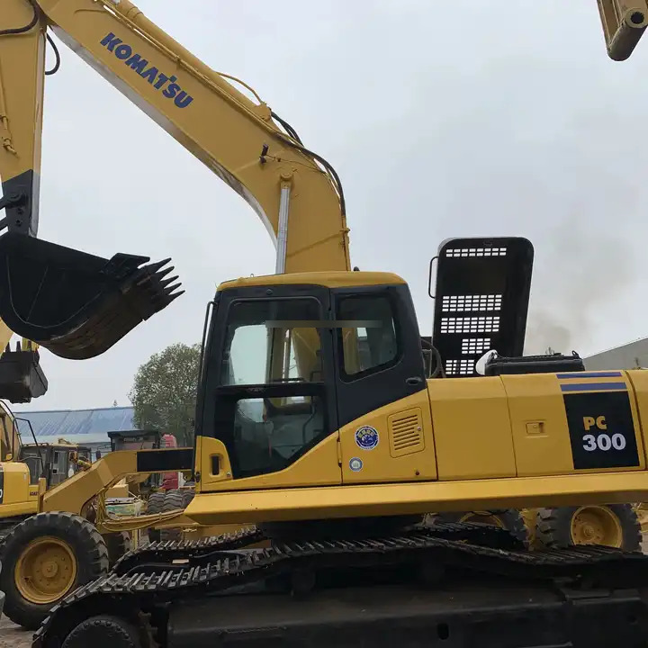 Used Komatsu excavator Pc300-7 in good condition for sale - Pelle sur chenille: photos 5 Used Komatsu excavator Pc300-7 in good condition for sale - Pelle sur chenille: photos 5