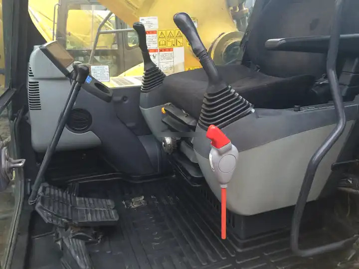Used Komatsu excavator Pc450-8 in good condition for sale - Pelle sur chenille: photos 3 Used Komatsu excavator Pc450-8 in good condition for sale - Pelle sur chenille: photos 3