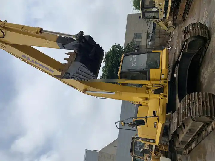 Pelle sur chenille Used Komatus excavator Pc220-8 in good condition for sale: photos 6